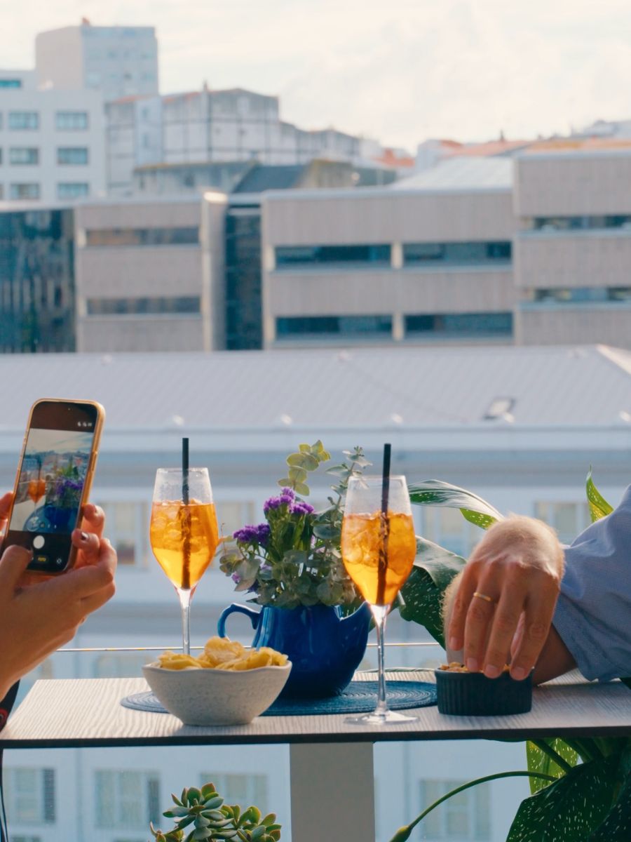 SKYBAR Hotel Plaza vert 10