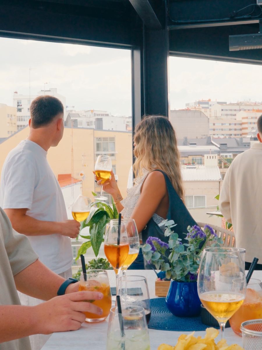 SKYBAR Hotel Plaza vert 12